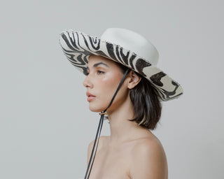 "Zebra" Frayed Long Brim Aguacate Hat