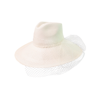 Long Brim Aguacate Hat with Tulle